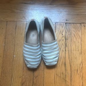 Vionic Canvas espadrilles size 8